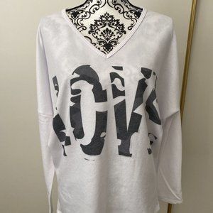 Go Couture White Love Camo Printed V-Neck Dolman Sweater Top Sz XL